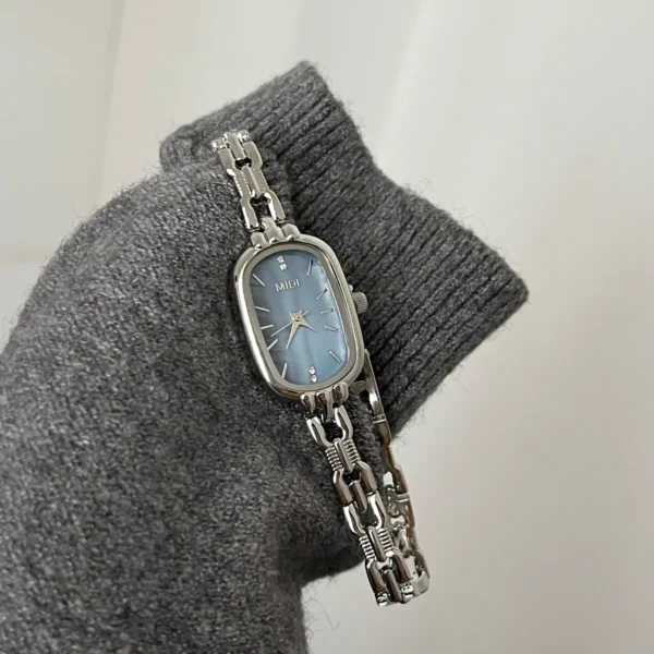 Vintage silver women’s oval watch with blue mother-of-pearl dial – WatchTrio