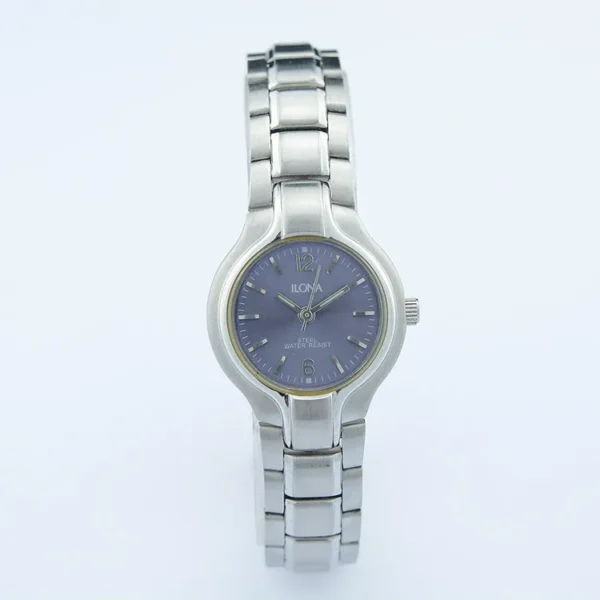 Retro silver women’s stainless steel quartz watch with round dial – WatchTrio display photo
