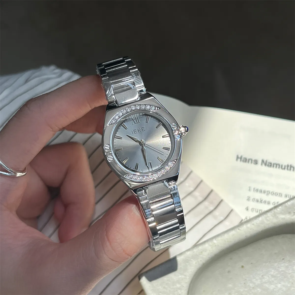 Vintage silver women’s watch with gray dial, crystal bezel, and slim bracelet – WatchTrio