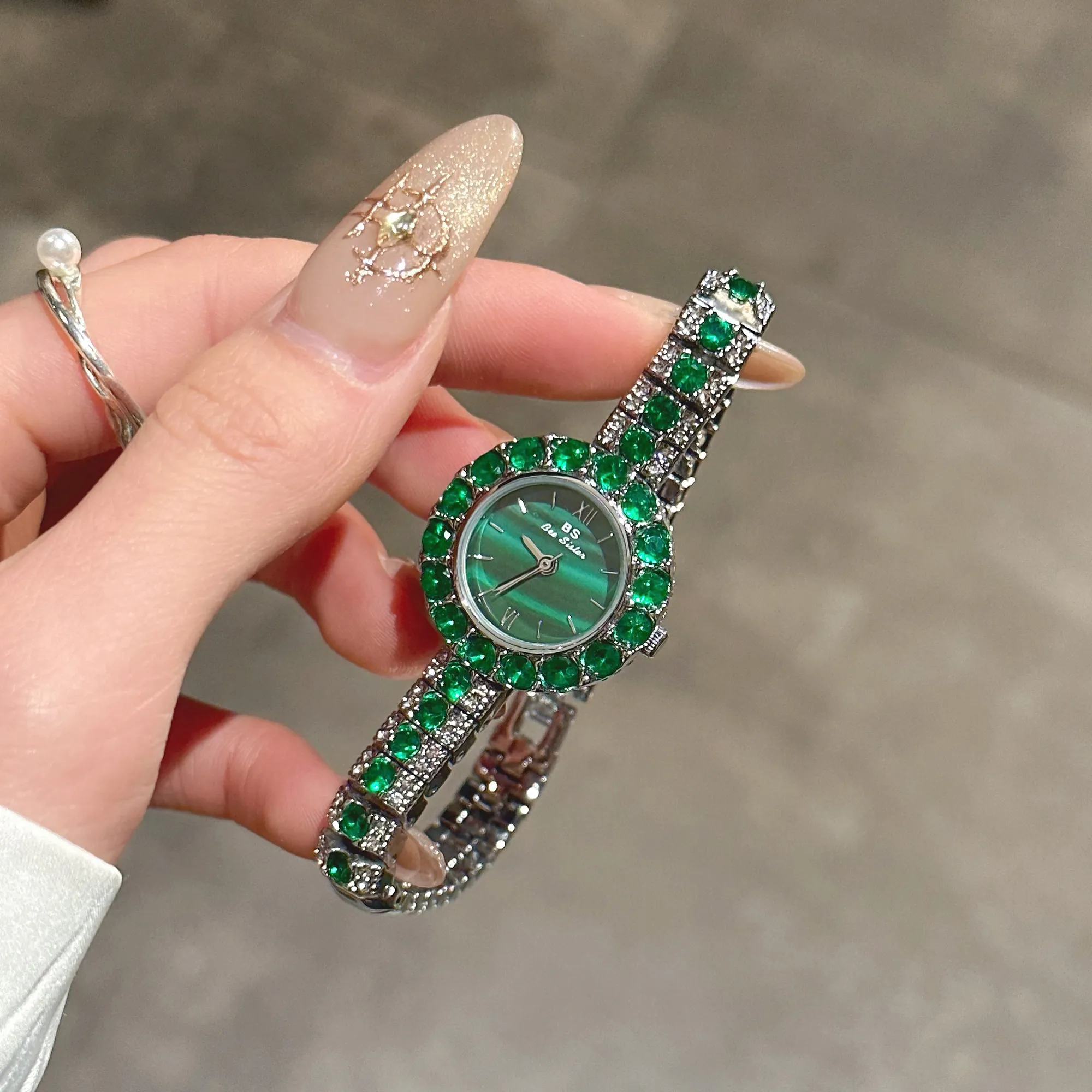 Vintage silver women’s watch with green gemstone dial – WatchTrio