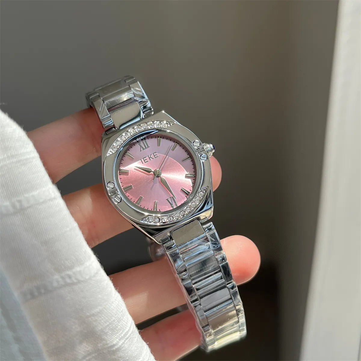 Vintage silver bracelet women’s watch with pink dial and crystal accents – WatchTrio