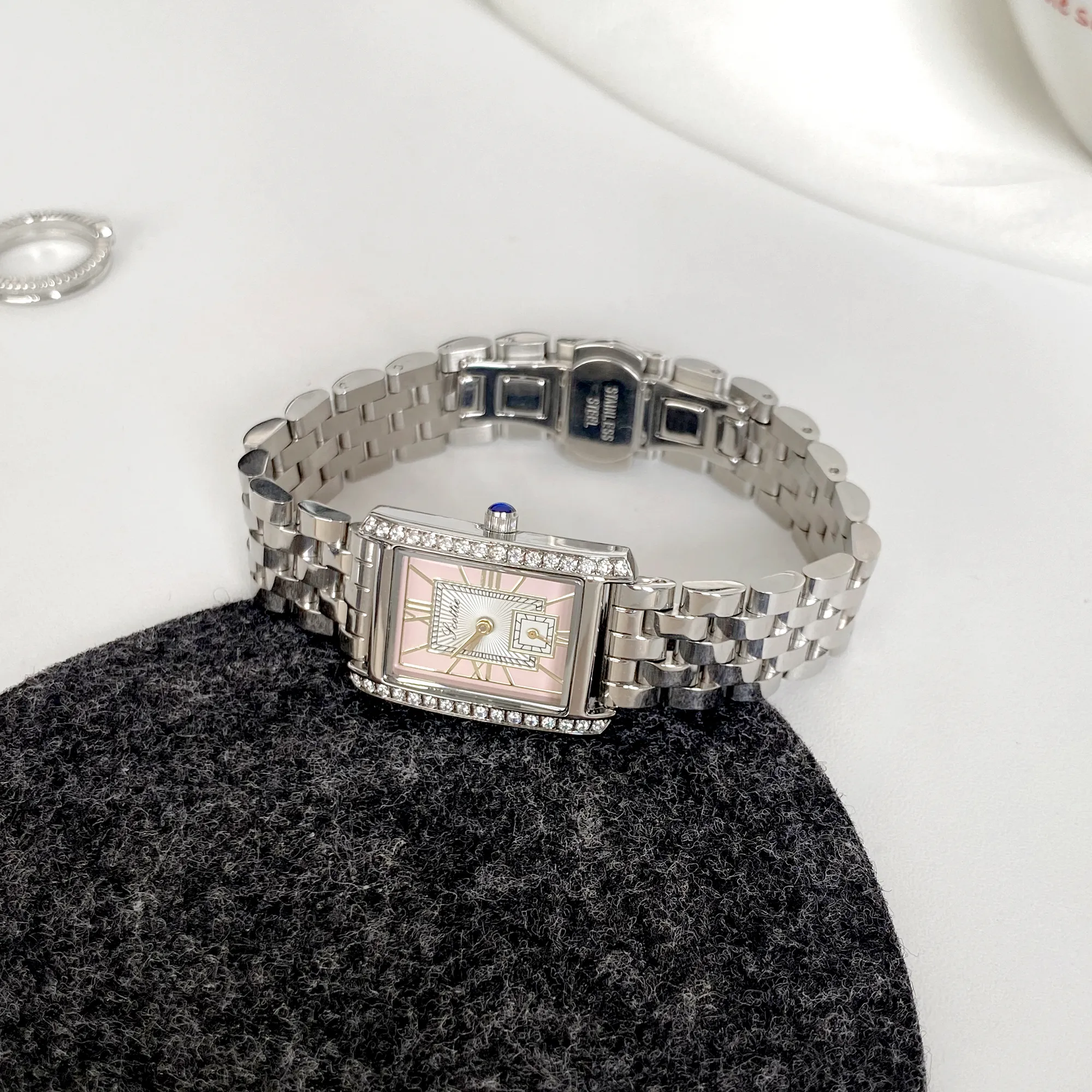 Side view of vintage silver strap women’s watch with rectangular pink dial – WatchTrio