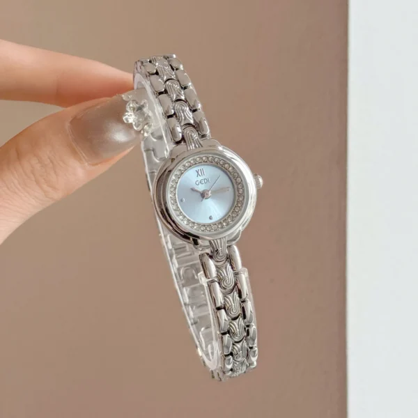 Vintage small dial women’s watch in silver with blue mother-of-pearl dial – WatchTrio