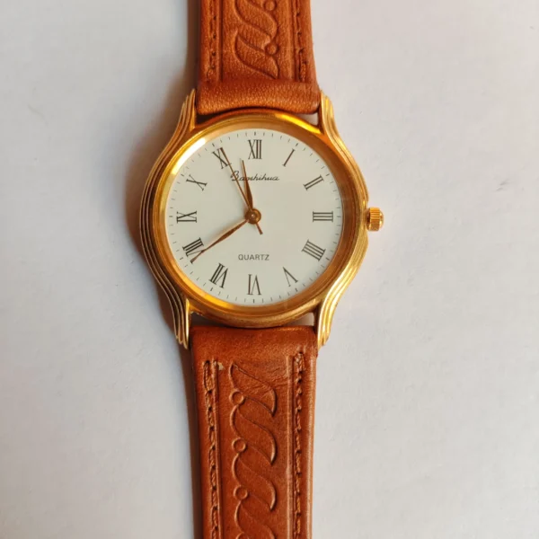 Vintage thin men’s leather watch with gold case and brown strap – front view