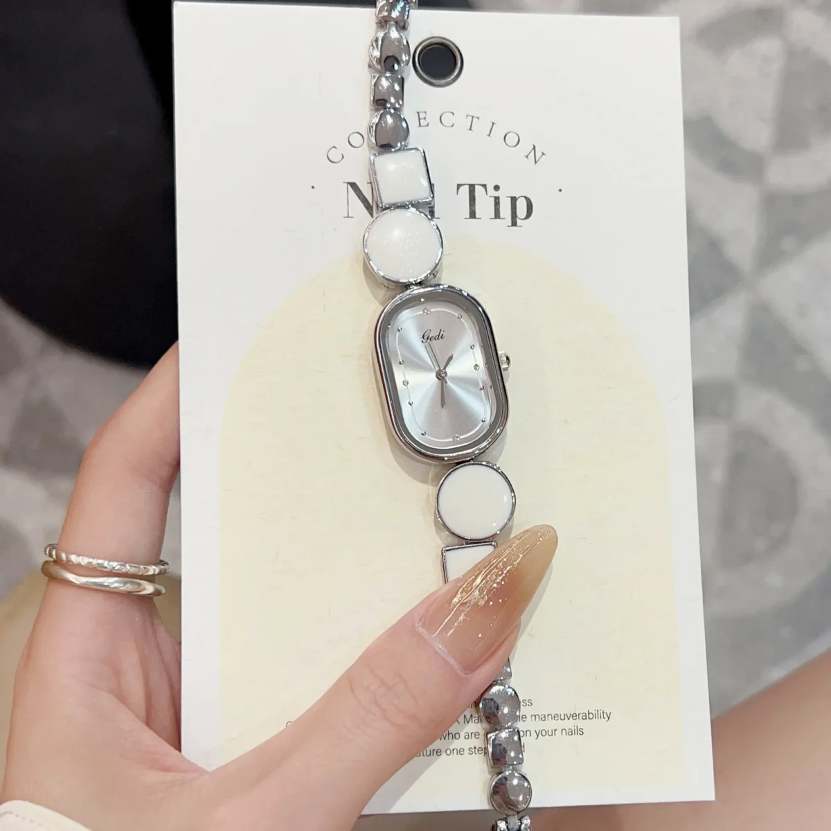 Vintage women’s silver irregular bracelet watch with white dial – WatchTrio