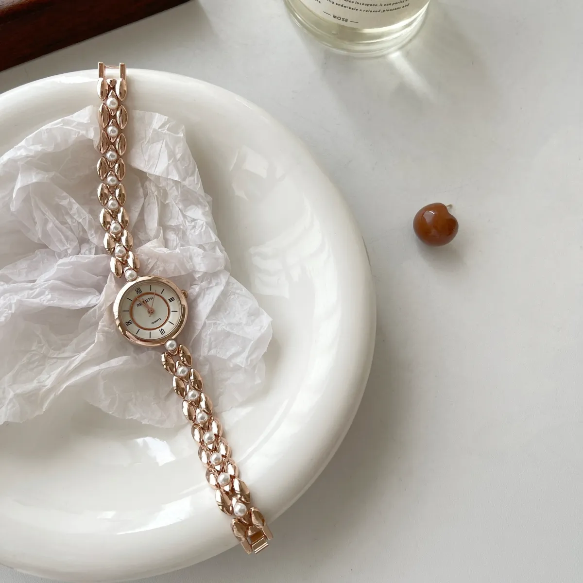 Vintage women’s watch rose gold with delicate pearl bracelet and quartz movement
