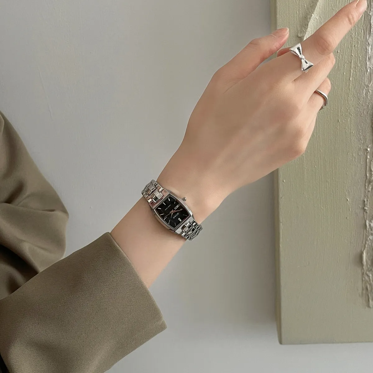 Retro ladies quartz watch available in multiple colors – WatchTrio