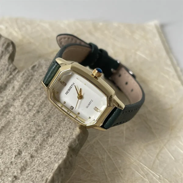 Green strap rectangle vintage watch – women's quartz