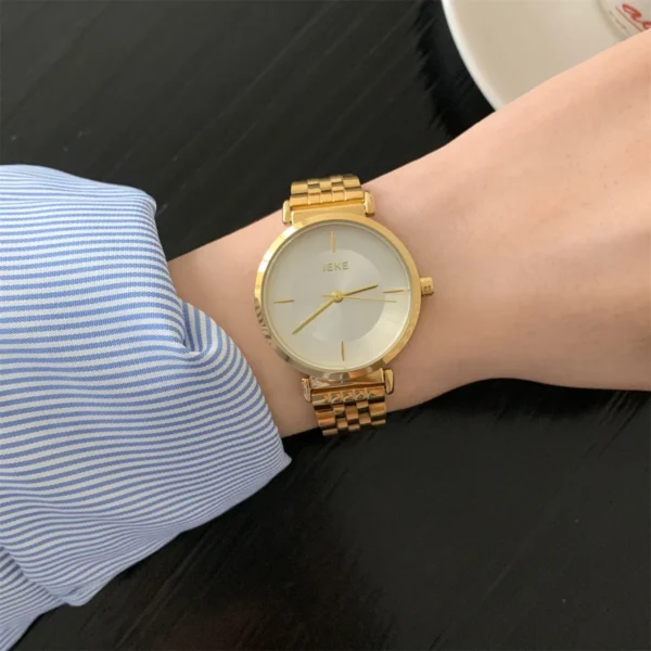 Vintage gold round ladies watch with stainless steel strap
