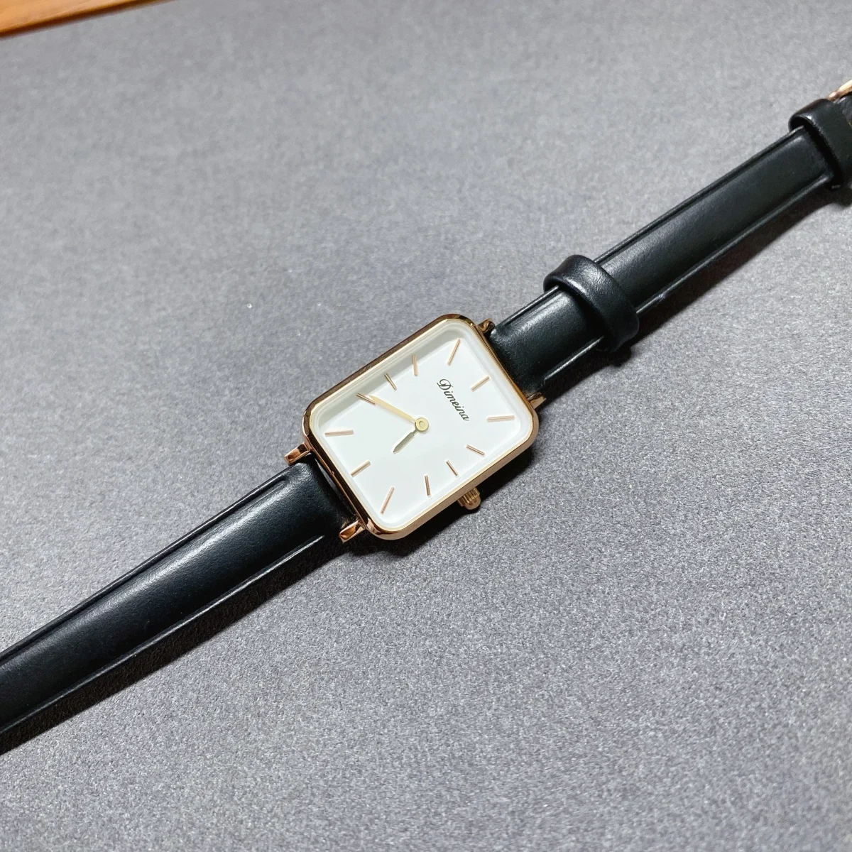 Vintage gold square women’s leather watch with white dial – WatchTrio