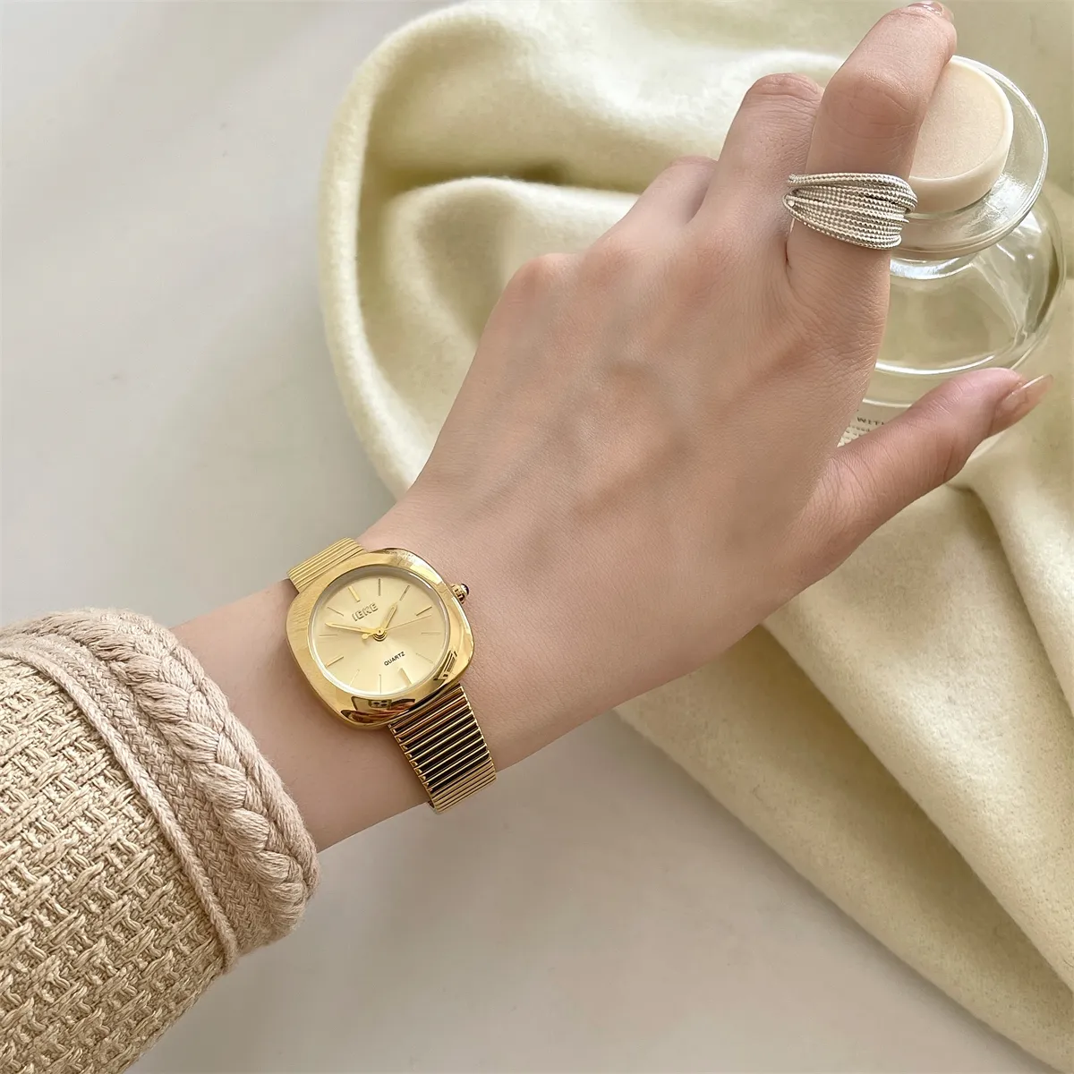 Vintage gold square ladies watch with elastic strap