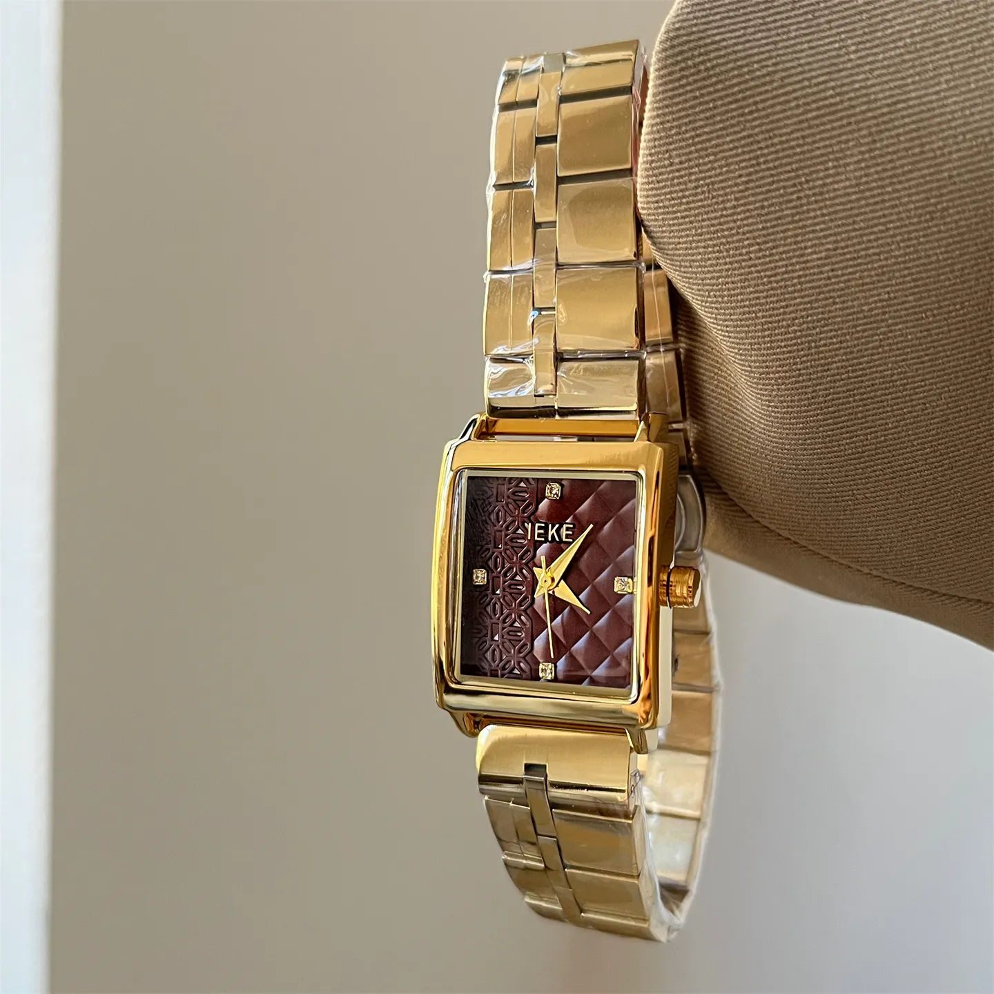 watchtrio-vintage-gold-square-watch-brown-dial
