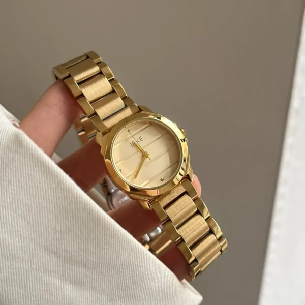 Vintage gold women’s round dial watch with bracelet strap – WatchTrio