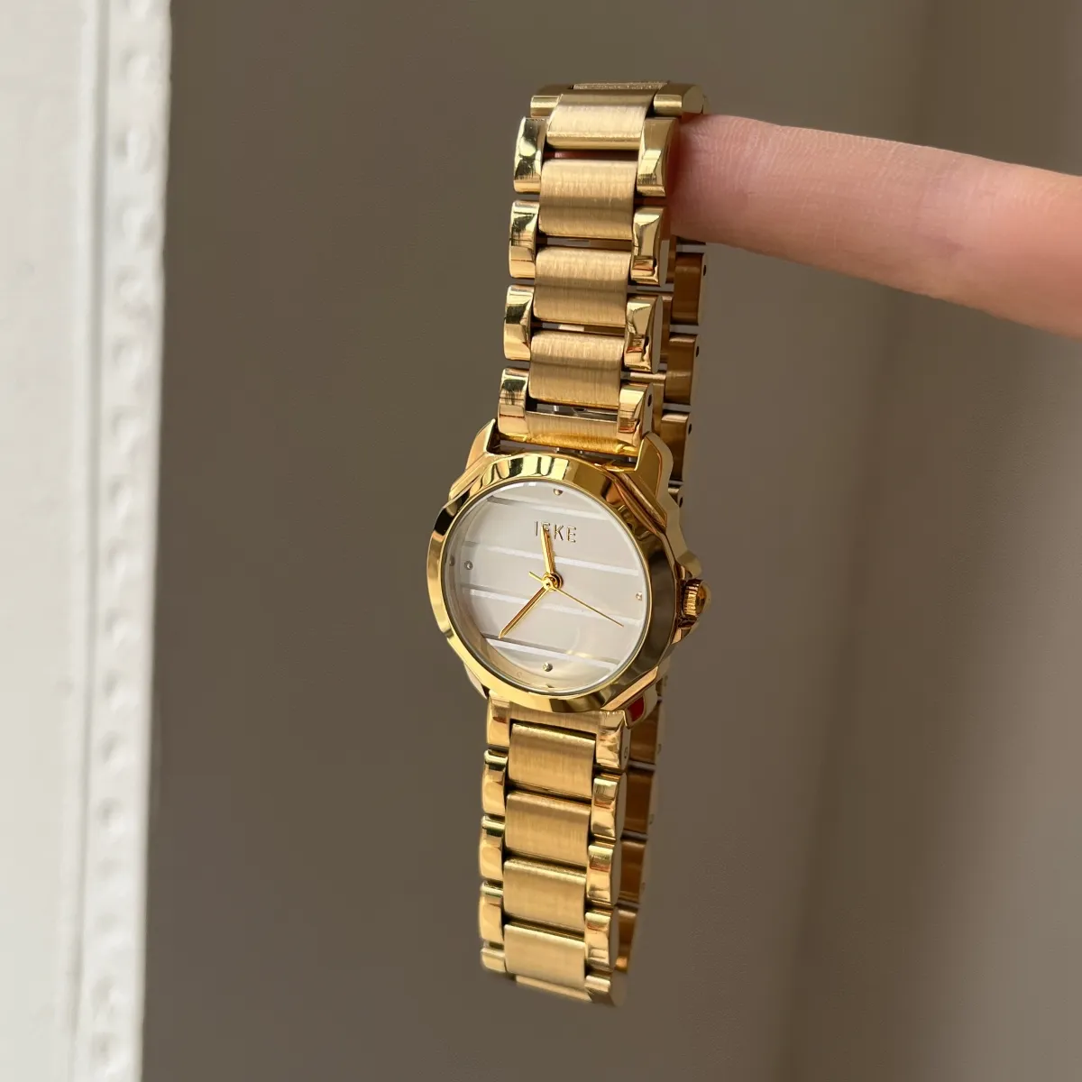Gold vintage ladies watch with white dial