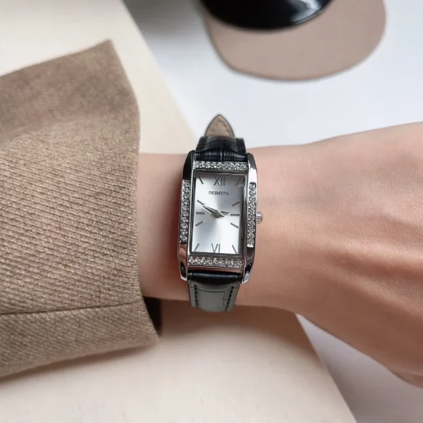 Vintage leather strap watch with black faux leather band for women