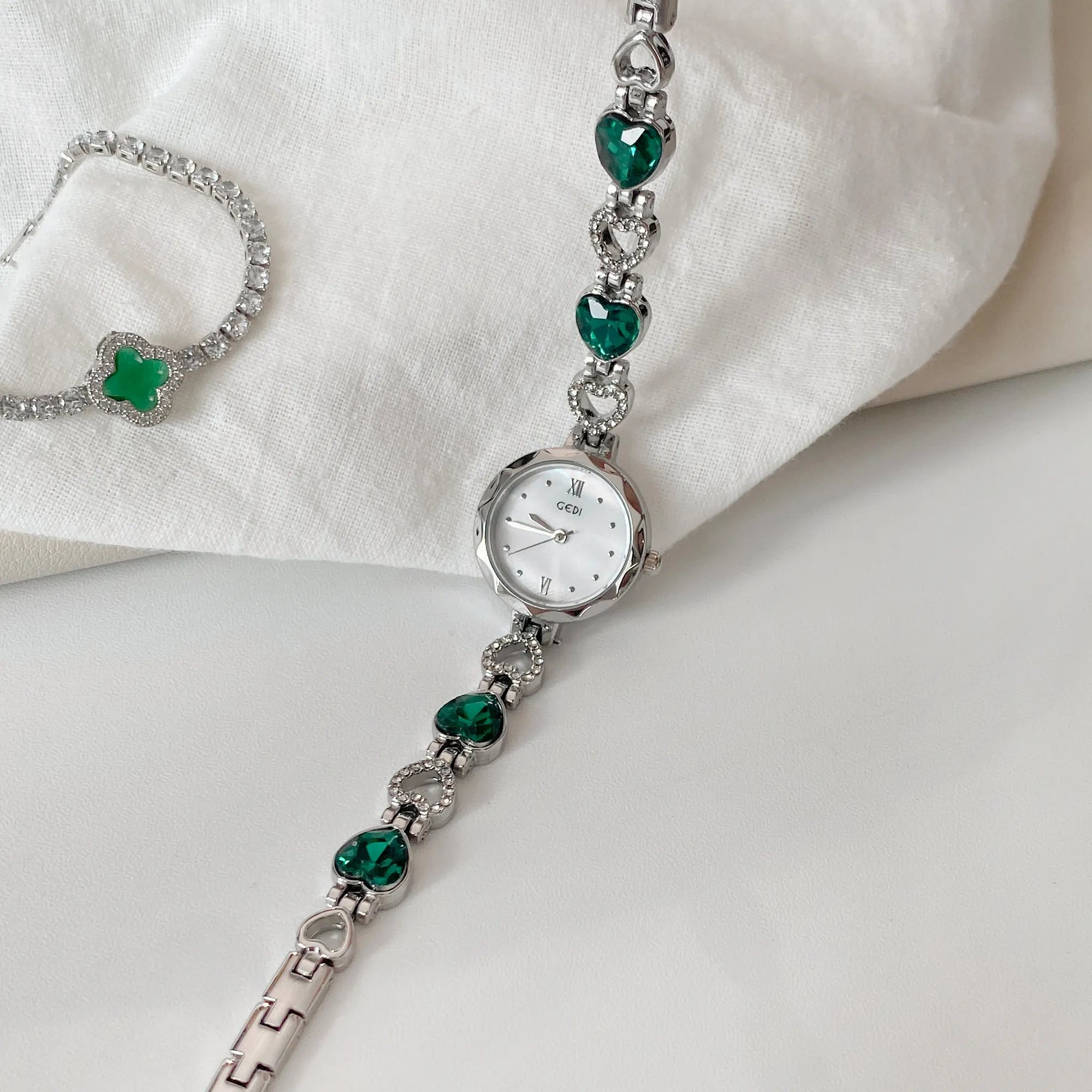 Retro silver crystal bracelet watch with heart-shaped green stones – WatchTrio