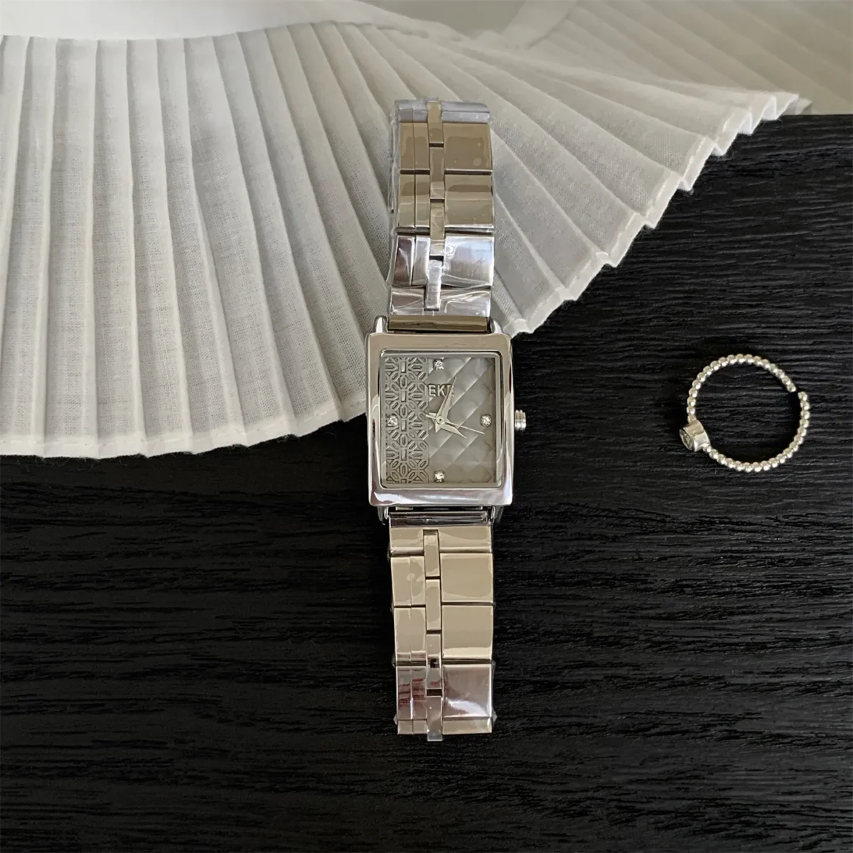 WatchTrio vintage silver square women’s watch with gray carved dial