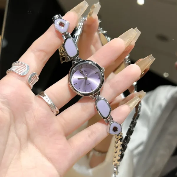 Retro silver bracelet watch for women with swan motif and purple dial – WatchTrio