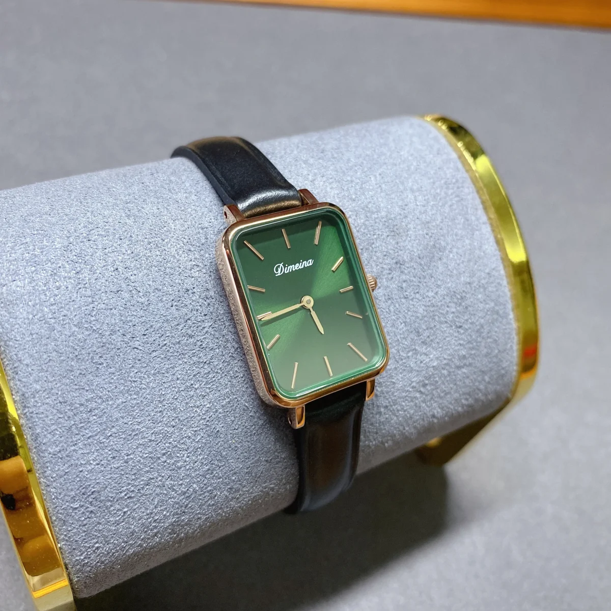 Elegant gold square vintage women’s watch with green dial – WatchTrio