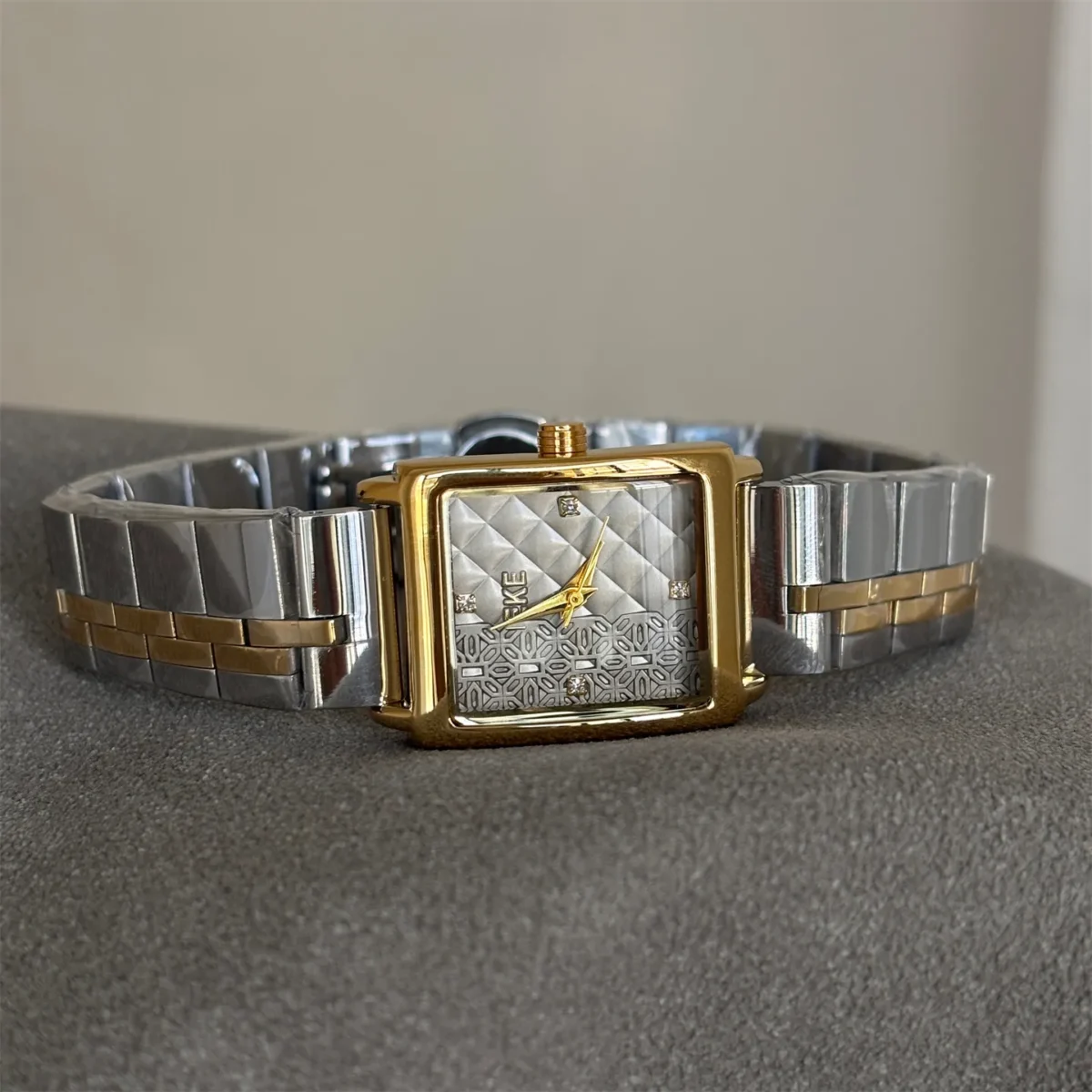 WatchTrio vintage two-tone silver gold square women’s watch with gray carved dial