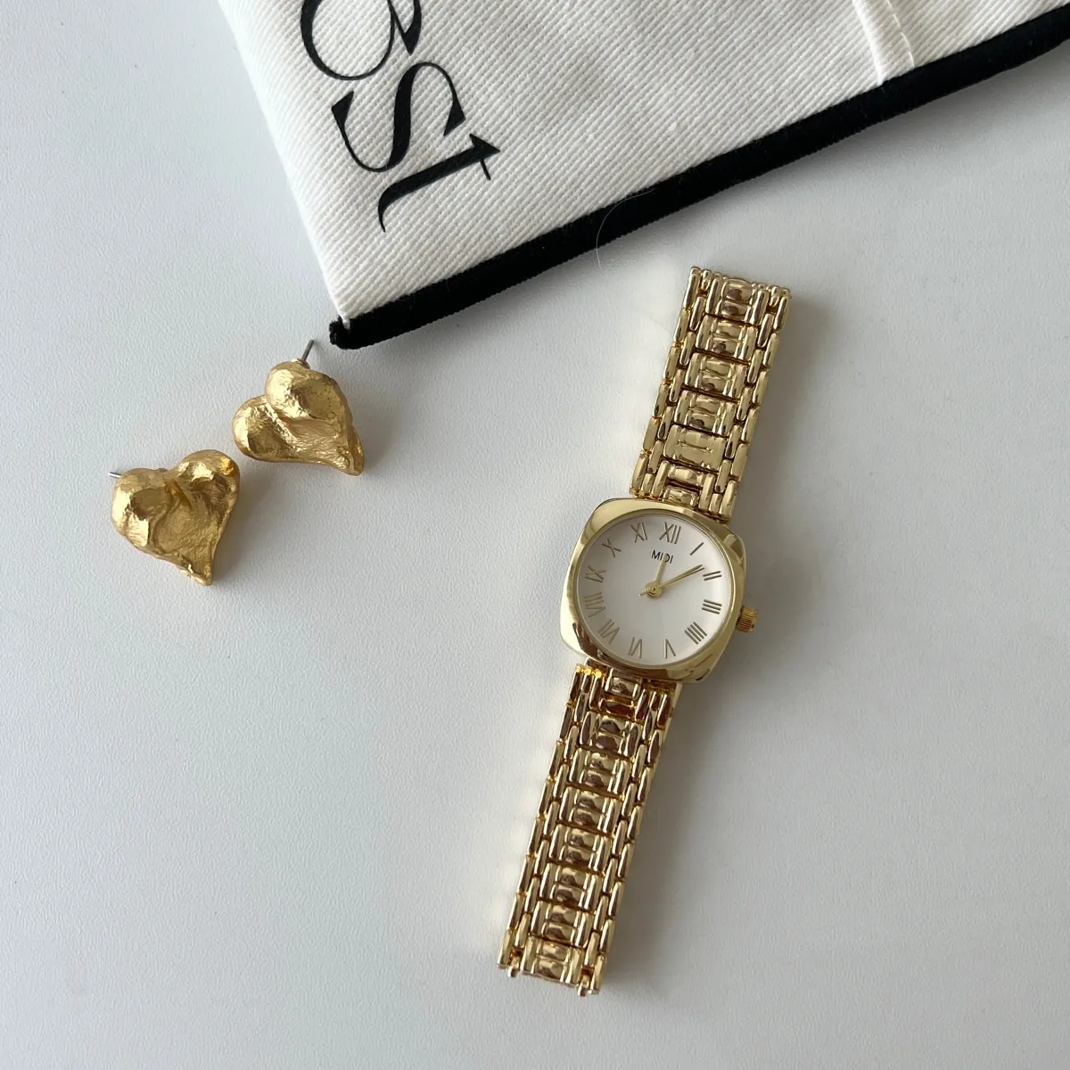 Vintage womens square watch in gold with Roman numerals and metal bracelet