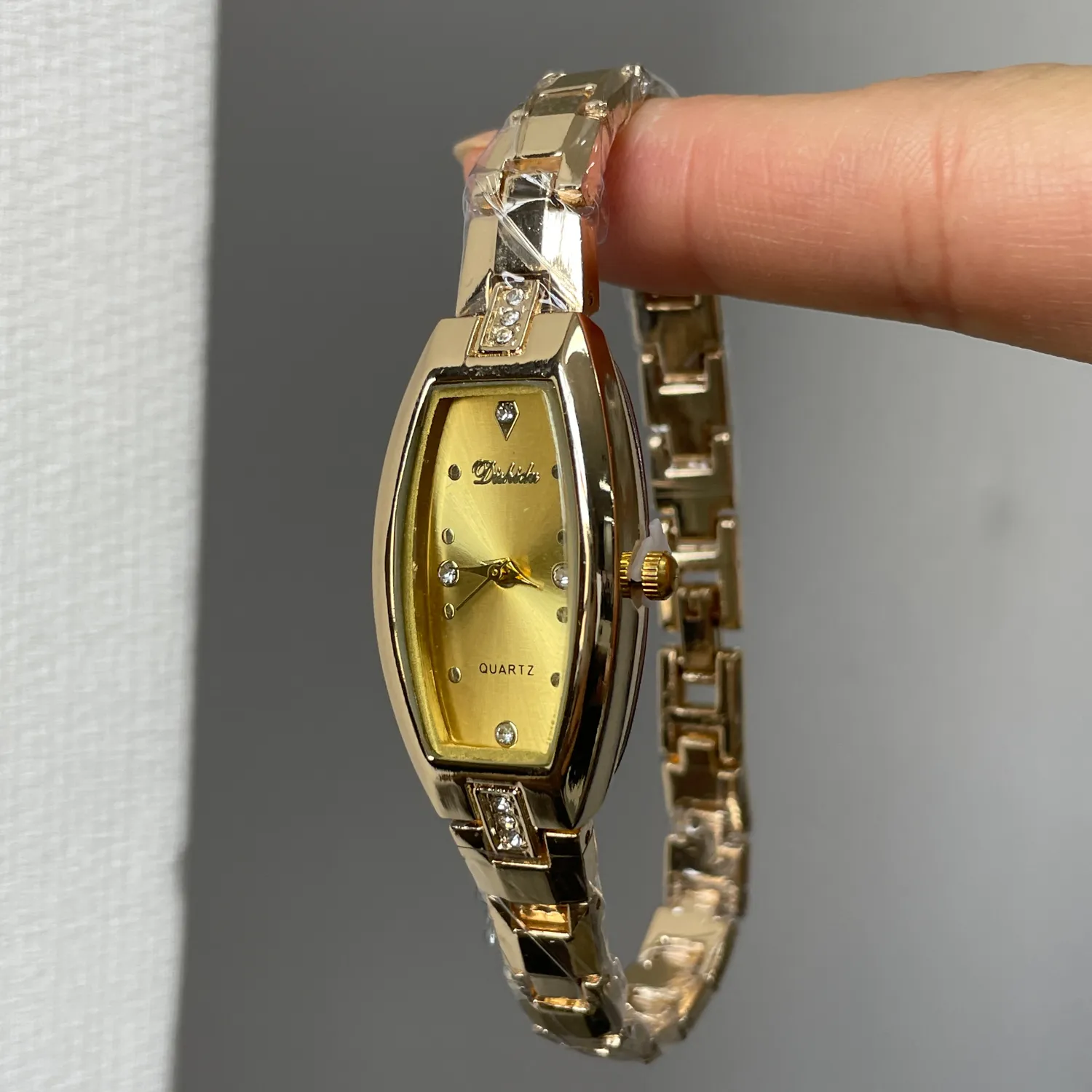 Women’s gold bracelet quartz watch with tonneau case