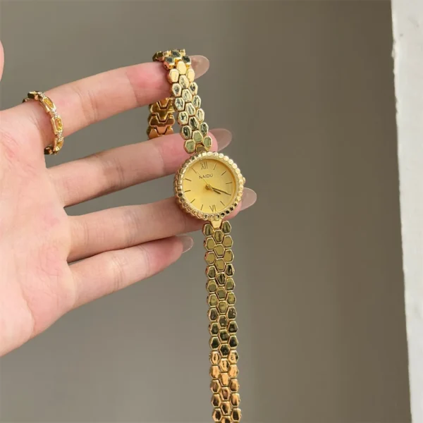 Vintage women’s gold honeycomb bracelet quartz watch