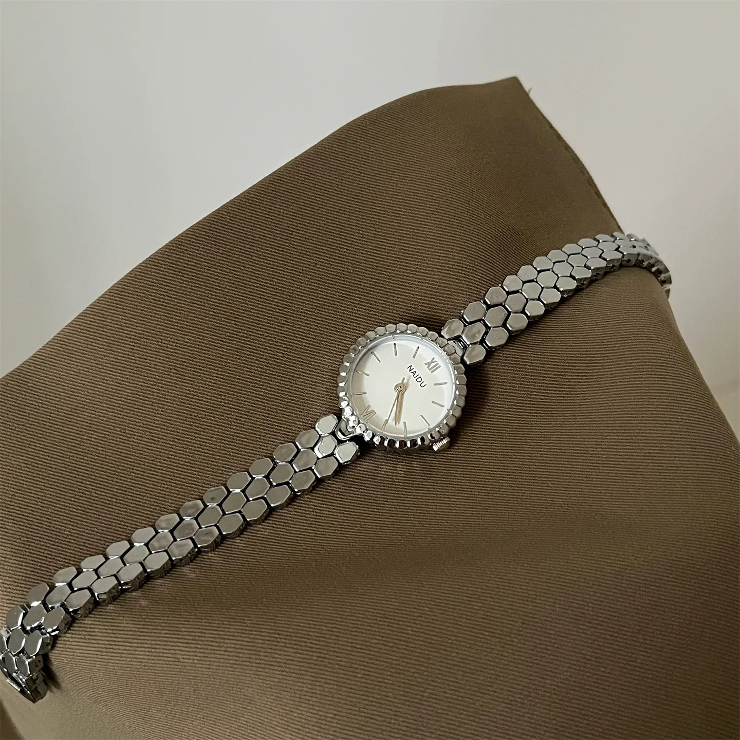 Vintage women’s silver honeycomb bracelet quartz watch