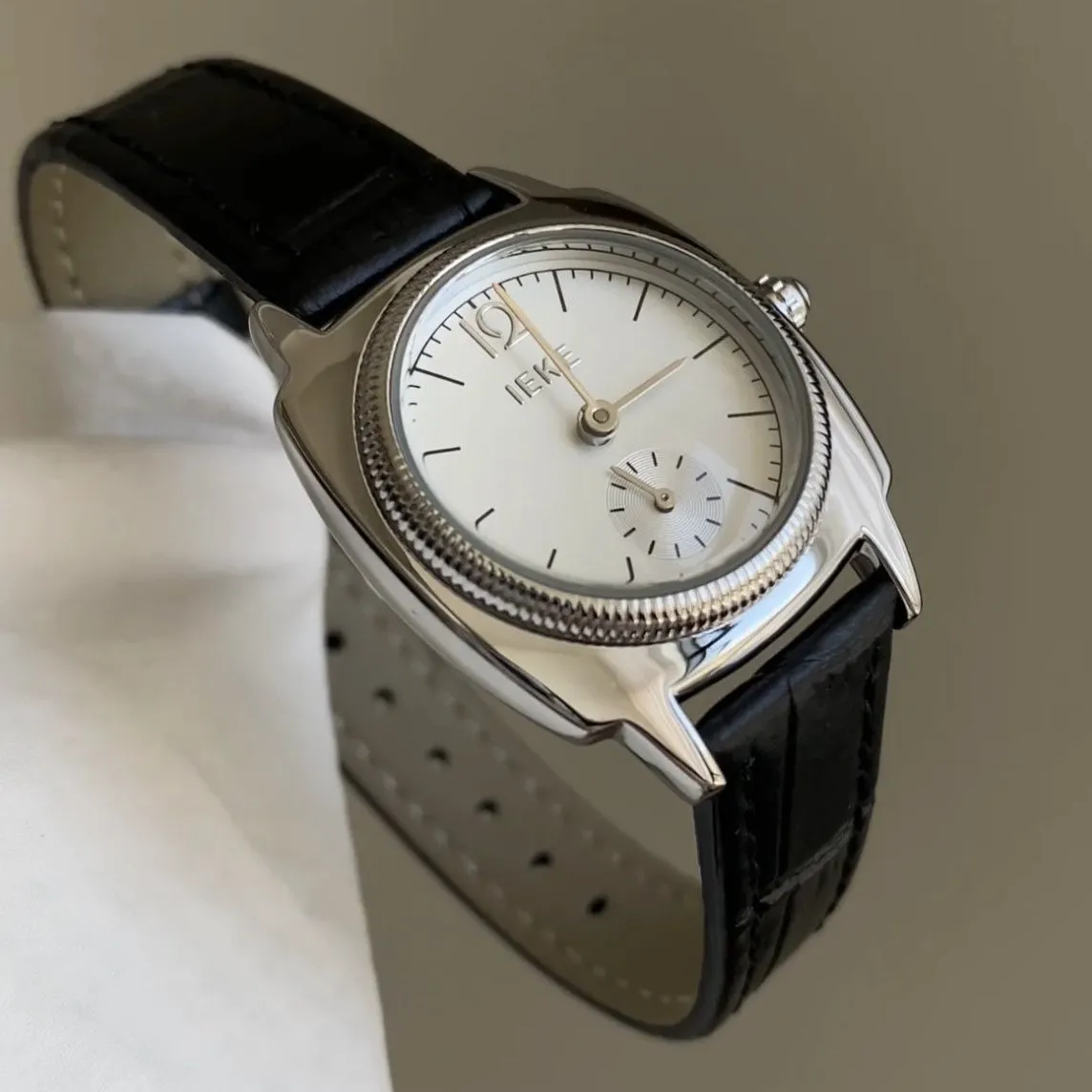 women's vintage leather watch with silver dial, 28mm case, genuine leather strap
